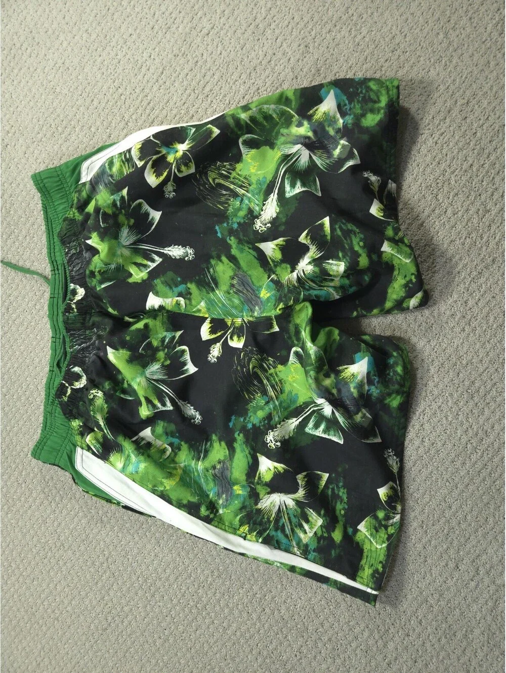 Nike Swim Trunks Mens XL Green Hibiscus Floral Tropical Board Shorts NWT